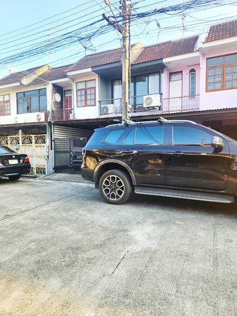 Centralลาดพร้าว 2กม. เฟอร์ครบ 2แอร์ MRTภาวนา 1กม. รัชดาภิเษก32 900ม. ลาดพร้าว35-41  MRTลาดพร้าว 1.3กม. ให้เช่าบ้านทาวน์เฮ้าส์ 2 ชั้น จันทรเกษม จตุจักร 2นอน 2น้ำ 18 ตร.ว. 140 ตร.ม. 11,998B-MCentral Ladprao 2km Townhouse for rent 2stories ChanKasem Chatuchak. 2bed Ratchadaphisek32 900m Ladprao 35-41 2bath 18sq.wa. 140sq.m. 11,998THB-month. 2a/c MRT Phawana 1km MRT Ladprao 1.3km.ลาดพร้าว35-41 จันทรเกษม เขตจตุจักร กรุงเทพฯพื้นที่ 18 ตร.ว. พื้นที่ใช้สอย 140 ตร.ม.VDO 1นาทีhttps://youtube.com/shorts/iu77mk70j_oรายละเอียดตัวบ้าน2 ห้องนอน2 ห้องน้ำห้องโถงนั่งเล