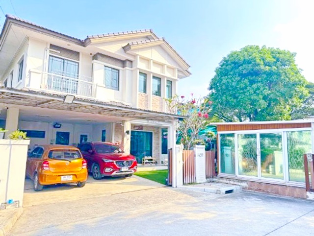 เช่า-ขายบ้านเดี่ยว 2 ชั้นสายไหม อเวนิว 1.7กม. วัชรพล 87ตร.วา. 300 ตร.ม.ใหญ่ หรูหรา วิวทะเลสาบ พร้อมเฟอร์ ฯ รร.สารสาสน์วิเทศสายไหม 1 กม. 4 นอน  3 น้ำ 69,999 B-M.ขาย 9.99 ลบ.รพ.สายไหม 1.8 กม.เดินทางสะดวก BTS คูคต 3.9 กม. ถ.สุขาภิบาล 5- สายไหมSaiMai Avenue 1.7km. Watcharaphon For rent/sale: 2-story detached house 87sq.wa. 300sq.m. spacious luxurious lake view fully furnished. Sarasas Witaed Sai Mai School 1 km. 4 bed 3 bath 69,999 B-M. Selling for 9.99 million baht. Sai Mai Hospital 1.8 km. Convenient travel BTS Khu Khot 3.9 km. Sukhaphiban 5 Road. - Sai Mai แยกสุขาภิบาล 5-เพิ่มสิน ถ.สุขาภิบาล 5- สายไหม ออ