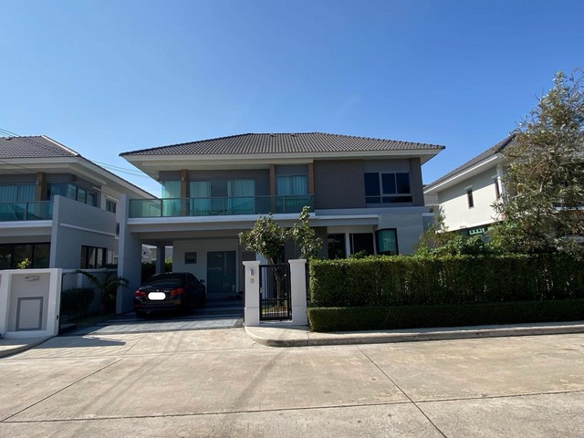 ให้เช่าบ้านเดี่ยว 2 ชั้น โครงการ Perfect Residence สุขุมวิท 77 พื้นที่ 66 ตรว. พื้นที่ใช้สอย 226 ตร.ม  หลังใหญ่ เฟอร์ครบ หิ้วกระเป๋าเข้าอยู่ได้เลย ทำเลพิเศษสุด: สุขุมวิท 77 (อ่อนนุช)ติด โรบินสันลาดกระบัง, ใกล้สนามบินสุวรรณภูมิ เดินทางสะดวกทั้งถนนใหญ่–มอเตอร์เวย์โครงการ Perfect Residence สุขุมวิท 77 รายละเอียดบ้าน (หลังใหญ่มาก 226 ตร.ม.)• 4 ห้องนอน• 5 ห้องน้ำ• 1 ห้องแม่บ้าน + ห้องน้ำในตัว• ที่จอดรถ 2 