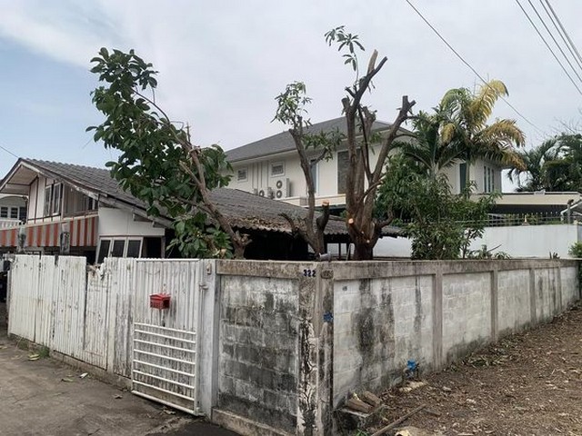 ขายที่ดินพร้อมสิ่งปลูกสร้าง(บ้าน1หลัง) 180 ตร.ว ซ.พหลโยธิน54/4  ใกล้สถานีรถไฟฟ้า 2 สถานี คูคต และ สถานีแยก คปอ.  ประมาณ 1 กิโลรายละเอียด ที่ดินพร้อมสิ่งปลูกสร้างที่ดิน : เนื้อที่รวม 180 ตร.วสิ่งปลูกสร้าง : บ้านเดี่ยว 1 หลัง(ตามสภาพ)พิกัด : ซ.พหลโยธิน 54/4 แขวง/เขตสายไหม กรุงเทพฯ 10220ราคาขาย : 69,000 บาท/ตร.ว สนใจจริงตารองได้ ค่าโอนฝ่ายละครึ่ง#รหัสทรัพย์ : SO662-3009สอบถามข้อมูลเพิ่มเติมโทร : 085-99