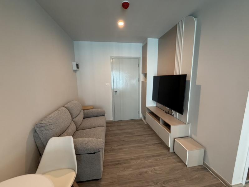 Regent Home Bangna: Convenient, Comfortable, Clean, 29th Floor, BTS Bangna***Property sales/rental services and consultation available. Contact us anytime.***For more details, photos, or to schedule a viewing:Contact: EkachaiT. 089-799-5598Line ID: @auiauiaui001 (add @ at the front)--------------------------------------------------------------Room Type: 1 Bedroom, 1 BathroomSize: 28 sq m, 29th Floor, Building ANew, clean, beautifully decorated, ready to move in.Details--------------------------------------------------------------Rental Price: 10,000 THB per month--------------------------------------------------------------* Furniture- Wardrobe- Built-in Kitchen- Bed with mattress- Sofa--------------------------------------------------------------* Nearby Landmarks (Based on Google Maps)- Bangkok Mall: 1.3 km- Anglo Singapore International School: 2.7 km- BTS Bangna: 300 m- BTS Udomsuk: 900 m- Chalerm Maha Nakhon Expressway Entrance: 1.3 km----------------------------------------------