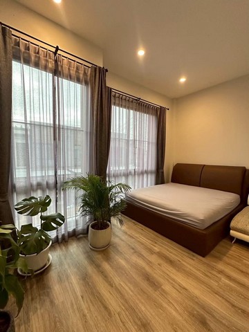 LV53362 ให้เช่า ทาวน์โฮม เวิร์ฟ สายไหม-พหลโยธิน Verve Saimai-Phaholyothin บนทำเลศักยภาพย่านสายไหม เดินทางเข้าออกเมืองสะดวก ใกล้ทางด่วนราคาเช่า : 30,000 บาท/เดือนที่ตั้ง : ถนนสายไหม แขวงออเงิน เขตสายไหม กทม. 10220ชื่อโครงการ : เวิร์ฟ สายไหม-พหลโยธิน Verve Saimai-Phaholyothinรายละเอียด :- 2 ห้องนอน - 2 ห้องน้ำ - จอดรถได้ 2 คัน (ในบ้าน) - แอร์ 3 ตัว - เตียง 5,6 ฟุต - ตู้เย็น - เฟอร์ตามรูปสิ่งอำนวยความสะดวก :- Club house- สระว่ายน้ำ- ฟิ