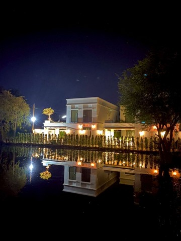 ราคาเริ่มต้นที่ 9.5 ล้าน #โซนป่าแดด – #แม่เหียะ #อ.เมือง บ้านสร้างใหม่ หลังใหญ่ 2 ชั้น บ้านสวย โปร่งโล่ง ทำเลดี ใกล้เมือง เดินทางสะดวก เหมาะทั้งซื้ออยู่เอง หรือปล่อยเช่า ทำเลเป็นที่ต้องการ ใกล้ห้าง ร้านอาหาร โรงเรียน และถนนสายหลัก เข้า–ออกเมืองง่ายมากรายละเอียดโครงการ (มี 3 หลัง)แปลง 1: 12.50 ล้านบาทแปลง 2: 9.50 ล้านบาทแปลง 3: 10.50 ล้านบาทโครงการมี Roof Garden ใช้จัดปาร์ตี้ / พักผ่อนส