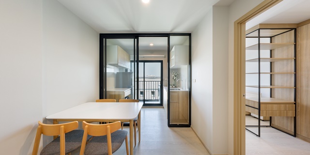 ตลาดสี่มุมเมือง 1.8 กม.สนามกอล์ฟธูปะเตมีย์ 2.1 กม.เซียร์ รังสิต 2.3 กม.ให้เช่า คอนโด นิว คอนเน็กซ์ ดอนเมือง 31ตร.ม.9,999 บาท-เดือนวิภาวดี พหลโยธิน78 Zeer Rangsit 2.3 km.Vibhavadi Phahonyothin 78 Condo for rent Nue Connex Donmueang 31sqm. 9,999 baht-month SiMumMuang Market 1.8km. Thupatemi Golf Course 2.1km.รายละเอียดห้องพักอาคาร E ชั้น 3รูปแบบ 1 ห้องนอน 1 ห้องน้ำขนาดพื้นที่ 30.4 ตร.ม.สถานะ ห้องว่างพร้อมเข้าชมฟรี บริการแม่บ้านฟรี บริการผู้ช่วยส่วนตัว (Concierge)จุดเด่นทำเลและสถานที่ใก