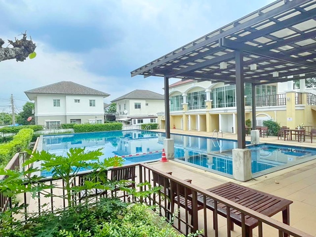 จตุโชติ 15-21 ตลาดเคหะออเงิน 1.3 กม. รพ.สายไหม 2.8 กม. ให้เช่าบ้านเดี่ยว 2 ชั้นกว้าง ใหญ่ หรูหรา 240 ตร.ม. 60 ตร.วา. BTS คูคต 5.4 กม. รามอินทรา 24,999 B-M.3-4นอน 2 น้ำ เฟอร์ฯครบ รร.นานาชาติรุมฤดี ปฐมวัย 4.0 กม. ทำเลดี ติดทางด่วน เดินทางสะดวก Jatuphoti 15-21 KehaOrNgern Market 1.3 km. SaiMai Hospital 2.8 km. Spacious and luxurious 2-story detached house for rent 240 sq.m. 60 sq.wa. BTS KhukKhot 5.4km. Central Ramintra area. 24,999 B-M. 3-4bed 2 bath fully furnished. Ruamrudee International School Preschool 4.0 km. Excellent location near expressway convenient transportation. จตุโชติ 15-21 แยก - สุขาภิบาล 5-เพิ่มสิน วง