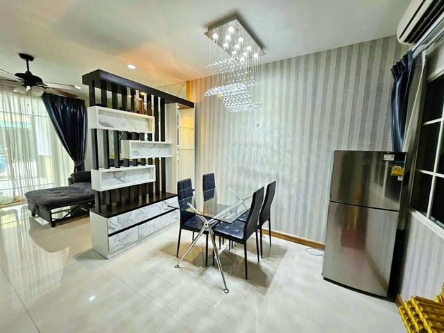 สุขสวัสดิ์-พุทธบูชา โลตัส ประชาอุทิศ พลาซ่า 2.1 กม.ให้เช่าทาวน์เฮ้าส์สุดหรู 2 ชั้น 4นอน 3 น้ำ 22 ตร.วา. 180 ตร.ม. รร.สารพัดช่างกรุงเทพมหานคร 1.3 กม. จัดเต็มเฟอร์ฯ 18,998B-M. เหมาะกับโฮมออฟฟิศ พักอาศัย ตลาดสดสมศรี 600 ม. หาของกินง่าย เดินทางสะดวก ถ.พุทธบูชา ประชาอุทิศ โกลเด้น ทาวน์Suksawat-Phutthabucha Luxury 2-story townhouse for rent 4bed 3bath 22sq.wa. 180sq.m. 18,998B-M. Suitable for home office or residence. 1.3 km. from Som Sri Fresh Market. Easy access to food and transportation on Phutthabucha-Pracha Uthit Road. golden town แยก-กำนันธาร