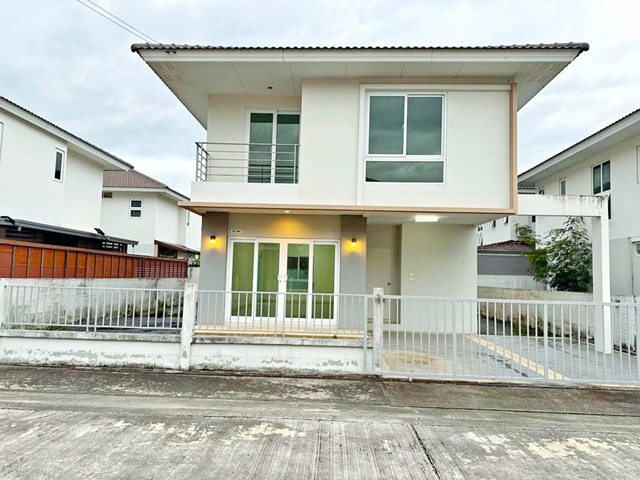 ตลาดหทัยมิตร 3.2 กม. หทัยราษฎร์ 37-39  ขาย-ให้เช่า บ้านเดี่ยว 2 ชั้น บ้านใหม่ไม่เคยเข้าอยู่  50 ตร.วา. 200 ตร.ม. รร.นานาชาติเกวลี 1.4 กม. หลังท้ายหมู่บ้าน เงียบสงบ เหมาะกับอยู่อาศัย 3 นอน 3 น้ำ  12,998B-M. ขาย 4.59 ลบ. ทำเลดี ใกล้ถนนใหญ่  เดินทางสะดวก เข้า-ออกได้หลายทางHathaimit Market 3.2 km. Hathairat 37-39  For Sale/Rent: 2-story detached house brand new never occupied 50 sq.wa. 200 sq.m. Kewalee International School 1.4 km. Located at the end of the village quiet and peaceful ideal for living. 3 bed 3 bath 12,998B-M. Sale price 4.59 million B-M. Good location near the main road convenient transportation m