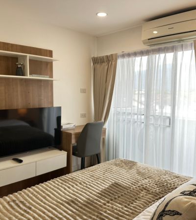 ขาย 2.59 ล้านบาท* แอร์พอร์ต โฮม คอนโด (Airport Home Condominium)ห้องรีโนเวทใหม่ วิวดอยสุเทพ ใกล้เซ็นทรัล แอร์พอร์ต เชียงใหม่ และสนามบินเชียงใหม่ 10 นาที*___ขนาด 56.52 ตรม. 1 ห้องนอน | 1 ห้องน้ำ ชั้น 4 ตึก B.ราคาขาย 2,590,000ฟรีโอน.เฟอร์นิเจอร์ครบ หิ้วกระเป๋าเข้าอยู่ได้เลย -ทีวี 55 นิ้ว-แอร์ 3 เครื่อง-ตู้เย็น -ไมโครเวฟ - ฮู๊ตดูดควัน-เครื่องทำน้ำอุ่น-เครื่องซักผ้า-เตียงขนาด 5 และ 6 ฟุต -โต๊ะทานข้าวสำหรับ 4 ท่