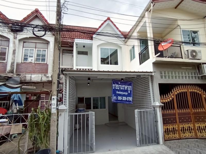 ขายทาวน์เฮ้าส์ 2ชั้น ใกล้โรงเรียนวัดชัยฉิม เพชรเกษม 48 ก เขตภาษีเจริญ จังหวัดกรุงเทพมหานคร  ที่ตั้ง : แขวงบางแวก เขตภาษีเจริญ จังหวัดกรุงเทพมหานคร 10160 ขนาดพื้นที่ : 19 ตารางวารายละเอียดทาวน์เฮ้าส์ 2ชั้น ทิศหน้าบ้าน ใต้- 2 ห้องนอน - 2 ห้องน้ำ - 1ที่จอดรถ จุดเด่นทำเลดี เดินทางสะดวก ใกล้โรงเรียนทำเล เพชรเกษม 48 / บางหว้า / บางแวก 69สถานที่ใกล้เคียง-ตลาดนัดวัดชัยฉิมพลี-โรงเรี