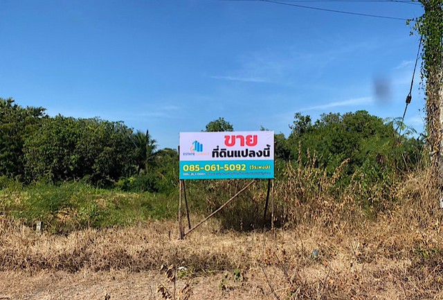 Listing no. 94007ขายที่ดินขนาด 23.6 ตารางวา 2 แปลงติด รวม 47.2 ตารางวา ตั้งอยู่ในตำบลหนองตาแต้ม อำเภอปราณบุรี จังหวัดประจวบคีรีขันธ์ เป็นทำเลที่มีศักยภาพสูงในการลงทุนและพัฒนาถนนหลัก: ที่ดินแปลงนี้ตั้งอยู่บนถนนทางหลวงชนบท หมายเลข 4020แหล่งชุมชน: ตรงข้าม 7-Eleven ลุ่มโพธิ์ อยู่ในแหล่งชุมชน ไม่ไกลร้านอาหาร, โรงพยาบาล, และสถานที่บริการต่างๆสถานที่สำคัญใกล้เคียง:- โรงพยาบาล ปราณบุ