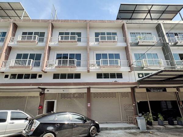 ขายอาคารพาณิชย์ 2 คูหา – โครงการเอกชัย แฟคตอรี่ แอนด์ เฮ้าส์C27925เนื้อที่ 33.3 ตร.ว. | 13 ห้องนอน | 7 ห้องน้ำ | พร้อมผู้เช่า อาคารพาณิชย์ทำเลดี เหมาะสำหรับลงทุน! สามารถรับรายได้ทันทีจากผู้เช่าปัจจุบัน การันตีรายได้ 24,000 บาท/เดือน (สัญญาเช่า 3 ปี) กั้นห้องและตกแต่งพร้อมอยู่ คุ้มค่ากว่าราคาตลาดในโซนเดียวกันอย่างมาก  ราคาเพียง 9,250,000 บาท คุ้มสุด ๆ สำหรับนักลงทุนหรือผู้ที่มองหา