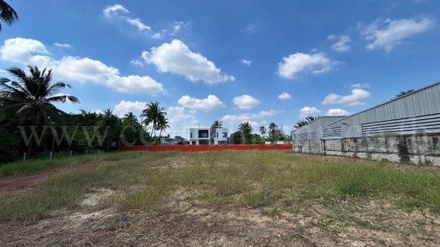 รหัสทรัพย์ N0906บ้านเดี่ยว สร้างใหม่ พร้อมที่ดิน ติดถนนเพชรเกษม 1-2-52.4 ไร่ ราชบุรีที่ตั้ง : ถนนเพชรเกษม ตำบลหนองโพ อำเภอโพธาราม จังหวัดราชบุรี 70120รายละเอียดทรัพย์ - ที่ดิน 1 ไร่ 2 งาน 52.4 ตารางวา- บ้านเดี่ยวสองชั้นปลูกสร้างใหม่ 1 หลังบนที่ดิน ขนาดพื้นที่ใช้สอย 146 ตารางเมตร- ทำเลดีติดถนนใหญ่สามารถทำการค้าขายได้- หน้าที่ดินหันหน้าทางทิศตะวันออกสถานที่และทำเลใกล้เคียง