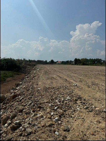 #Lis : 93754รายละเอียด- ที่ดินเปล่า เนื้อที่ 7 ไร่ 2งาน 10 ตร.ว.- ที่ถมแล้ว- ที่ดินติดถนนคอนกรีต- มีไฟฟ้า น้ำประปา อินเตอร์เน็ตจุดเด่น- วิวภูเขา- รอบล้อมด้วยต้นไม้สีเขียวสถานที่ใกล้เคียง- วิทยาลัยอาชีพปราณบุรี- โรงพยายาลปราณบุรี- ร้านสะดวกซื้อ ตลาดนัดชุมชน ตลาดสดปราณบุรีโลตัส แม็คโคร- ปั้มน้ำมันตำแหน่งที่ตั้ง https://maps.app.goo.gl/wuG8vLqMV4bUNLw96>>>> ราคา 7,870,000 บาท สามารถนัดเข้าชมสถานที่จริ