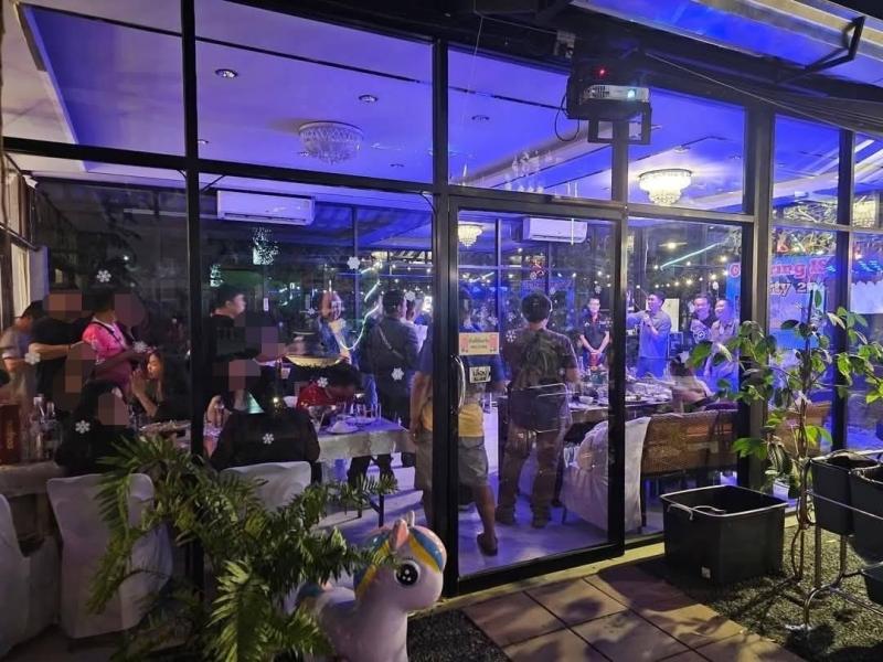 สนใจติดต่อ คุณปอโทร 083-142-5411เซ้งร้านด่วน 1,090,000 บาท #ใกล้โลตัสบางปู #เมืองโบราณ  #นิคมอุตสาหกรรมบางปู- แหล่งชุมชนคนทำงาน #อุปกรณ์ครบ พร้อมเปิดต่อได้ทันที- เนื้อที่ 1 ไร่ 70 ตรว  กล้องวงจรปิด พร้อมใช้งาน.- มีห้องคาราโอเกะ ห้องจัดเลี้ยง- รองรับลูกค้าได้เป็นจำนวนมาก- มีฐานลูกค้าประจำ- เซ้งเพราะ เจ้าของมีภารกิจด้านงานประจำ และครอบครัวเพิ่มขึ้น ต้องการส่งต่อให้คนที