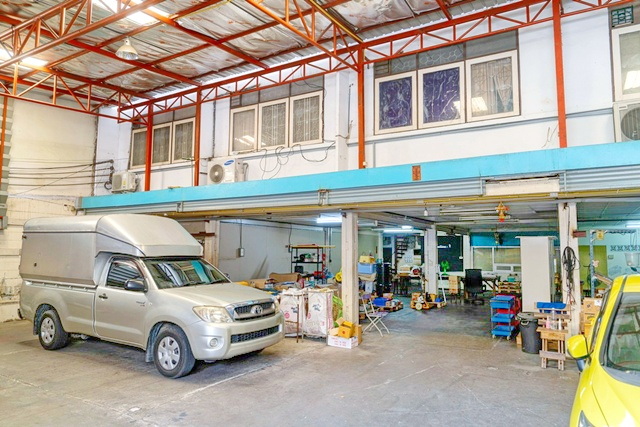 BRT ถนนจันทน์ 1.1กม.สาธุประดิษฐ์ 12-20  เซ็นทรัล พระราม3 600ม.ให้เช่าโรงงาน โกดัง พร้อมที่ดิน สิ่งปลูกสร้าง อาคารพาณิชย์ 2ชั้น 1หลัง 542 ตร.ม. 135 ตร.วา.  49,999 B-M. รร.นานาชาติแอสเตอร์ 1.2 กม. 3 นอน 2 น้ำ ซ.สาธุประดิษฐ์ 14-20 แหล่งช้อปปิ้ง เซ็นทรัล พระราม3 600 ม. ถ.สาธุประดิษฐ์ SathuPradit 12-20 Central Rama 3 600m. BRT ThanonChan 1.1km. Factory-warehouse for rent with land and buildings. 2-story commercial building 1unit 542 sq.m. 135sq.wa. 49,999B-M. Aster Inter. Sch 1.2km. 3bed 2bath Soi SathuPradit14-20. Central Rama3 shopping area 600 m. Sathu Pradit Road. แยก - ด่วนสาธุประดิษ