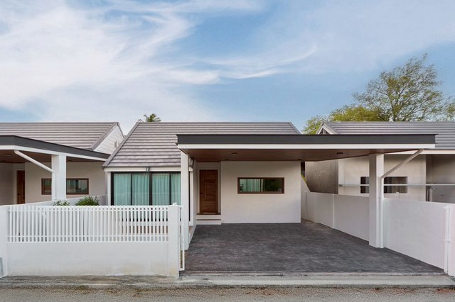 ราคาเริ่มต้นที่ 2.39 ล้าน #หนองจ๊อม #สันทราย บ้านเดี่ยวแสนอบอุ่น 3 หลังสุดท้าย พร้อมสวนหย่อมร่มรื่น เหมาะสำหรับวันพักผ่อนกับคนที่คุณรักพื้นที่เริ่มต้น 41.5-50 ตรว.พื้นที่ใช้สอยเริ่มต้น 121-127 ตรม.3 ห้องนอน 2 ห้องน้ำ1 ห้องนั่งเล่น2 ที่จอดรถ ตั้งอยู่ในทำเลเงียบสงบ ต.หนองจ๊อม อ.สันทราย เดินทางสะดวก เพียง 10 นาทีถึง Central Festival เชียงใหม่เริ่มต้นชีวิตครอบครัว... หรือใช้ชีวิตคู่ในบ้