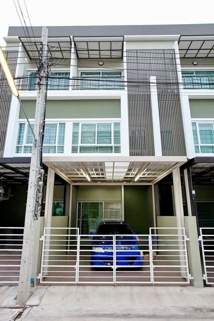 เตรียมน้อม500ม.ให้เช่าทาวน์เฮาส์หรู 3 ชั้น ร่มรื่น เงียบสงบ ปลอดภัย 3 นอน 3 น้ำ 14,998 B-M.จัดเต็มเฟอร์ฯ เครื่องใช้ไฟฟ้า 18 ตร.วา. 220 ตร.ม. ม.นิด้า 2.5 กม.  หาของกินสะดวก เดอะพาซิโอ ทาวน์ 1.1 กม. เดินทางง่าย MRT สัมมากร 900 ม. ถ.รามคำแหง  แยกสำนักงานเขตบึงกุ่ม รามคำแหง140-146 Triam Udom500m. Ramkhamhaeng 140-146 The Paseo Town 1.1km. away Luxury 3-story townhouse for rent fully furnished 18 sq.wa. 220 sq.m. NIDA University 2.5 km. away Quiet peaceful and safe 3 bed 3 bath 14,998 B-M.Convenient dining options easy access to Sammakorn MRT station 900 m. Ramkhamhaeng Road. Bueng Kum District Office intersecti