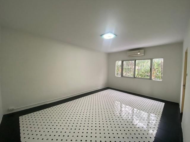 ให้เช่าทาวน์โฮม3ชั้นหมู่บ้านแมนชั่นลาดพร้าว84ใกล้MRTลาดพร้าว71ใกล้ถนนเลียบด่วนราคาเช่า 30,000 บาท / เดือน ( สัญญาขั้นต่ำ 1 ปี ประกัน 2 เดือน ล่วงหน้า 1 เดือน )ที่ตั้ง ถนนประดิษฐ์มนูญธรรม ซอยประดิษฐ์มนูญธรรมซอย 5 แขวงวังทองหลาง เขตวังทองหลาง กรุงเทพมหานครติดต่อ : คุณภัสพงณ์ 0634098164Line : binkem22https://www.facebook.com/profile.php?id=61581484955548เนื้อที่ 18 ตารางวา จำนวน 3 ชั้น 4 ห้องนอน 3 ห้องน้ำ 1 ห้องครัว แอร์ 4 เครื่อ