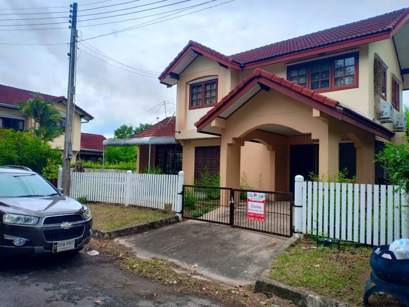 ขายบ้านเดี่ยว เนื้อที่  72 ตารางวา 3 ห้องนอน 2 ห้องน้ำ แอณ์ เฟอร์ครบ ในหมู่บ้าน สินทวีพาร์ค คนพักอาศัย 90%  มีโครงการสโมรสระว่ายน้ำ เฟสเนต ร.ป.ภ รักษาความปลอดภัยหมู่  เหมาะเป็นบ้านพักบ้านตากอาศ สะดวกสบายหางทะเล 2 กิโลเมตร มี ร้านสะดวกซื้อ 7-11 สิ่งอำนวยความสะสวกครบครัน สวนหมู่บ้าน ร้านอาหารทะเลมากมาย แหล่งท่องเทียวมากมาย สนามกอล์ฟมากมาย ถนนตัดใหม่มากมายออกได้หลา