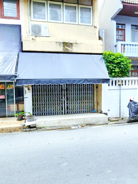 ให้เช่าอาคารพาณิชย์ 4 ชั้นครึ่ง ARLราชปรารถ 120ม. ตึกใบหยก 185ม.ริมถนนใหญ่  12ตร.วา. 200 ตร.ม. รร.นานาชาติ RBIS กรุงเทพฯ 1.3 กม.4 นอน 4 น้ำ 44,999 B-M. ทำเลดี เหมาะกับร้านค้า ร้านกาแฟ แหล่งช้อปปิ้ง ตลาดประตูน้ำ 600 ม. คนพลุกพล่าน เดินทางสะดวกARL Ratchaprarop 120m. Baiyoke Tower 185m. 4.5-story commercial building for rent on main road 12sq.wa. 200 sq.m. 1.3 km. from RBIS International School Bangkok. 4 bed 4 bath 44,999 B-M. Excellent location suitable for shops cafes shopping areas and Pratunam Market 600 m. High foot traffic convenient transportation.ถ.ราชปรารภ จตุรทิศ  แขวงมักกะสัน เขตราช