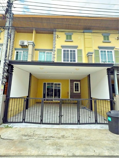 ตลาดสดสมศรี 600 ม.ให้เช่าทาวน์เฮ้าส์สุดหรู 2 ชั้น 4นอน 3 น้ำ 22 ตร.วา. 180 ตร.ม. รร.สารพัดช่างกรุงเทพมหานคร 1.3 กม. จัดเต็มเฟอร์ฯ 18,999B-M. เหมาะกับโฮมออฟฟิศ พักอาศัย  หาของกินง่าย เดินทางสะดวก ถ.พุทธบูชา ประชาอุทิศ โกลเด้น ทาวน์สุขสวัสดิ์-พุทธบูชา โลตัส ประชาอุทิศ พลาซ่า 2.1 กม.SomSri Fresh Market. 600m Suksawat-Phutthabucha Luxury 2-story townhouse for rent 4bed 3bath 22sq.wa. 180sq.m. 18,999B-M. Suitable for home office or residence.  Easy access to food and transportation on Phutthabucha-Pracha Uthit Road. golden town แยก-กำนันธารทิพ