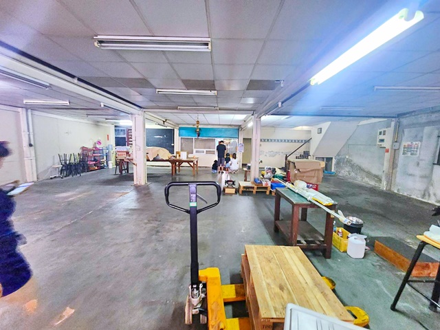 นราธิวาส20-24 เซ็นทรัล พระราม3 600ม. 551ตร.ม. ถูกที่สุดในโลก ต่ำกว่า 90บาทต่อตรม. สาธุ12-20 49,998 B-M. BRTถนนจันทน์ 1.1กม. ให้เช่าโรงงาน โกดัง  อาคารพาณิชย์ 4คูหา 2ชั้น 101 ตร.วา.  รร.นานาชาติแอสเตอร์ 1.2 กม. 3 นอน 2 น้ำ  แหล่งช้อปปิ้งNarathiwat20-24 Central Rama3 600m. 551sq.m. Cheapest in the world Less than 90baht-sqm. Sathu12-20  BRT ThanonChan 1.1km. Factory-warehouse for rent with land and buildings. 4Units 2-story commercial building  101sq.wa. 49,998B-M. Aster Inter. Sch 1.2km. 3bed 2bath Soi SathuPradit14-20. นราธิวาส20-24  จันทร์41-45ด่วนสาธุประดิษฐ์ 12-20  รัชดาแขวงบางโคล่ เขตบ