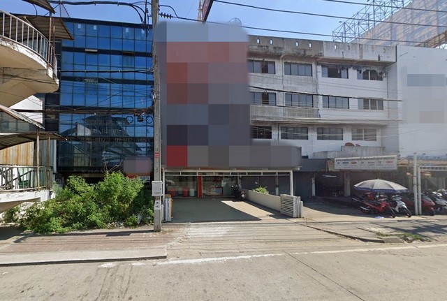  รหัสทรัพย์ (Code ID) :  PM-NSMEK0041  ราคา   12,100,000 บาท (ราคาต่อรองได้) ▸ เนื้อที่  60 ตร.ว  พื้นที่ใช้สอย 616 ตารางเมตร   ▸ - ห้องนอน - ห้องน้ำ          ▸ 1 ที่จอดรถ   อาคารพาณิชย์หันไปทางทิศ   พิกัดทรัพย์ :   https://maps.app.goo.gl/2cznPz2s3xFAQmhUA  สถานที่ใกล้เคียง ▸ใกล้โรงพยาบาลจุฬารัตน์ 9 แอร์พอร์ต ▸ใกล้วัดกิ่งแก้ว ▸ใกล้ท่าอากาศยานสุวรรณภูมิ ▸ใกล้วัดทุ่งเศรษฐี  สอบถามเพิ่มเติม / นัดชม โทร. 097-419-5982(พลอย) โทร. 096-932-4624(ออมสิน) Line : @panaya (