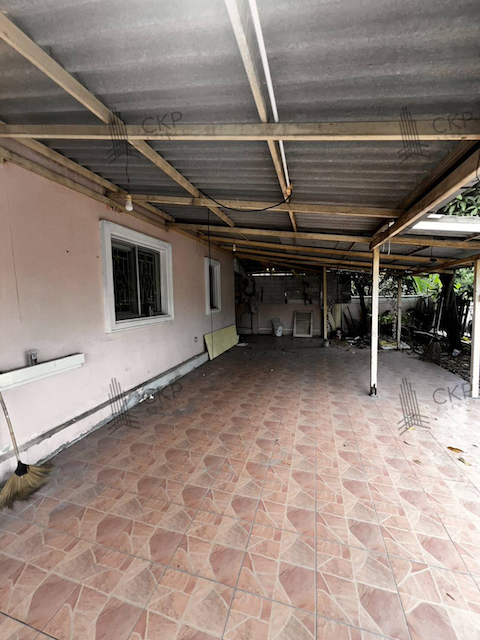 ขาย บ้านเดี่ยว พฤกษาวิลเลจ 2 (หลังมุม) ราคาต่อรองได้ ต่อเติมครัว พื้นที่กว้างขวาง ต.ลำผักกูด อ.ธัญบุรี ปทุมธานี ติดต่อสอบถามได้ค่ะรายละเอียด (Description)- พื้นที่ 50 ตร.วา- สูง 2 ชั้น- 3 ห้องนอน 2 ห้องน้ำการเดินทาง- ถนนรังสิต-นครนายก  1.1 กิโลเมตร- ถนนเลียบด่วนลำลูกกา  8 กิโลเมตรสถานที่ใกล้เคียง- โลตัส รังสิต คลอง7  900 เมตร- สำนักงานเคหะจังหวัดปทุมธานี สาขา 2  2.2 กิโลเมตร- ดูโฮม รังสิต  2.9