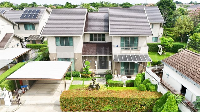 รหัสทรัพย์ 6656บ้านเดี่ยว เพอร์เฟค มาสเตอร์พีซ&nbsp;SCG HEIM&nbsp;รัตนาธิเบศร์ มีเพียง 8 หลังในโครงการ เฟอร์ Versace&nbsp;ตกแต่งพร้อมอยู่ที่ตั้ง :&nbsp;ถนนรัตนาธิเบศร์ ตำบลไทรม้า&nbsp;อำเภอเมืองนนทบุรี จังหวัดนนทบุรี 11000รายละเอียดทรัพย์- บ้านเดี่ยว 2 ชั้น ขนาดพื้นที่ 129.6&nbsp;ตารางวา พื้นที่ใช้สอย 335.4 ตารางเมตร- 4 ห้องนอน, 5&nbsp;ห้องน้ำ, 1&nbsp;ห้องรับแขก, 1 ห้องรับประทานอาหาร, 1 ห้องครัวไทย, 1 ห้องครัวฝรั่ง, 