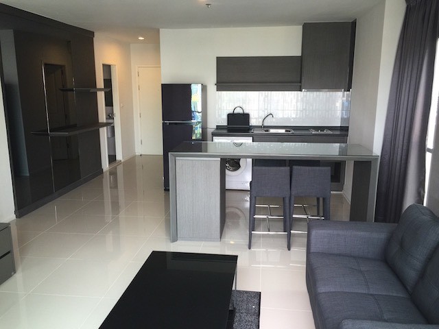 ให้เช่าคอนโด Aspire rama9 ชั้น12A 2 ห้องนอน ขนาด 67 ตร.ม. ติด MRT พระราม9 สิ่งอำนวยความสะดวกครบพร้อมอยู่ขนาด 67ตร.ม. ชั้น 12A2 ห้องนอน2 ห้องน้ำตู้เย็น ครื่องซักผ้า ไมโครเวฟ เฟอร์ฯครบสิ่งอำนวยความสะดวกลิฟท์ / ที่จอดรถ / การรักษาความปลอดภัย 24 ชั่วโมง / กล้องวงจรปิด / สระว่ายนำ้ / ห้องเซาว์น่า / ฟิตเนส / สวนหย่อม / พื้นที่จัดบาร์บีคิว / สนามเด็กเล่น พื้นที่สำหรับเด็ก / ร้านค้าในโครงการ ร้านอ