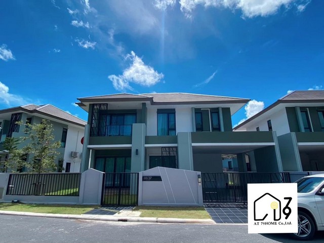  ให้เช่าบ้านเดี่ยว 2 ชั้นในสนามกอล์ฟ บ้านฉาง ระยอง พร้อมเฟอร์นิเจอร์ครบภายในบ้าน 3 ห้องนอน 3 ห้องน้ำ1 ห้องอเนกประสงค์2 ห้องโถง1 ห้องครัว 2 ที่จอดรถสิ่งอำนวยความสะดวกติดวอลเปเปอร์ทั้งหลังเตียง+ตู้ ทุกห้องนอนแอร์ทุกห้อง (5ตัว)2 TVเครื่องใหญ่2 ชุดโซฟา1โต๊ะทานข้าวหินอ่อนแท้1 เตาอบsizeใหญ่1 เตาไฟฟ้า1 เครื่องล้างจาน1 เครื่องซักผ้าสถานที่ใกล้เคียง- ใกล้มอเตอร์เวย์- ใกล้สน�