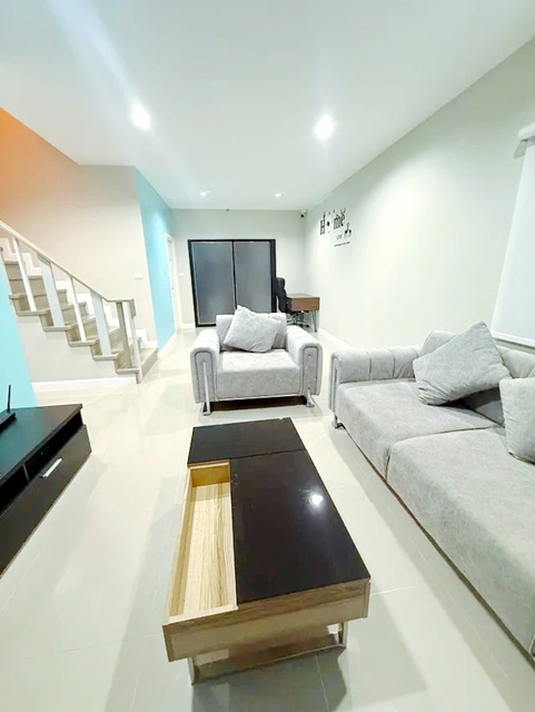 5 นอน รร.สารภีพิทยาคม 2.5 กม. ให้เช่าบ้านเดี่ยว 2 ชั้น สวนหน้าบ้าน จัดเต็มเฟอร์ฯ เครื่องใช้ไฟฟ้า 3 น้ำ 29,999 B-M. รร.นานาชาติคริสต์เยอรมัน (CDSC) 2.5 กม. 100 ตร.วา. 200 ตร.ม. หาของกินง่าย ตลาดยางเนิ้ง 3.0 กม. แยก-สารภี ถ. รอบเมืองเชียงใหม่ 5 bed Saraphi Pittayakom School 2.5 km. 2-story detached house for rent front garden fully furnished with appliances  3 bath 29,999 B-M. 2.5 km. from Christian International School CDSC 100 sq.wa.200 sq.m. Easy access to food Yang Neung Market 3.0 km. Saraphi Intersection Chiang Mai Ring Road.แยก-สารภี ถ. รอบเมืองเชียงใหม่ ตำบล หนองผึ้ง อำเภ