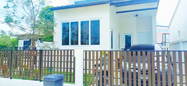 ปั๊มน้ำมันพีที ให้เช่าบ้านเดี่ยวมินิมอลชั้นเดียว 27 ตร.วา. 120  ตร.ม. 2 นอน 1 น้ำ รร.นานาชาติเซนต์อัลฟอนซัส 2.4 กม. พร้อมเฟอร์ฯครบ ซ.ไร่ขิง 34-38  ตลาดน้ำดอนหวาย 2.9 กม. 9,999-10,999 B-M.แยกวัดไร่ขิง ถ. เพชรเกษม สามพราน4 1.7 กม. PT Gas Station Sam Phran 4  1.7 km. Single-story minimalist house for rent 27 sq.wa. 120 sq.m. 2 bed 1 bath St. Alphonsus International School 2.4 km. Fully furnished. Soi Rai Khing 34-38. Don Wai Floating Market 2.9 km.9,999-10,999 B-M.  RaiKhing Temple Intersection Phetkasem Road.แยกวัดไร่ขิง ถ. เพชรเกษม-3316-3414 ท่าเกวียน-พุทธมณฑลสาย 5ไร่ขิง สามพราน �