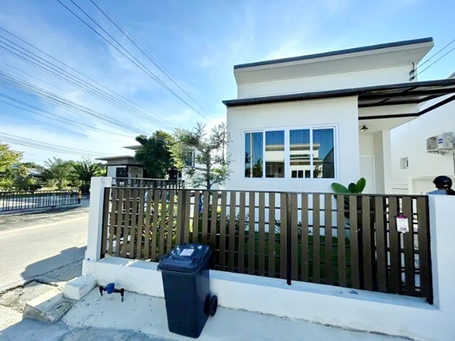 ปั๊มน้ำมันพีที สามพราน4 1.7 กม. ซ.ไร่ขิง 34-38 ตลาดน้ำดอนหวาย 2.9 กม.ให้เช่าบ้านเดี่ยวมินิมอลชั้นเดียว 27 ตร.วา. 120  ตร.ม. 2 นอน 1 น้ำ รร.นานาชาติเซนต์อัลฟอนซัส 2.4 กม. พร้อมเฟอร์ฯครบ  8,999-10,999 B-M.แยกวัดไร่ขิง ถ. เพชรเกษมSoi RaiKhing 34-38. Don Wai Floating Market 2.9 km. PT Gas Station Sam Phran 4  1.7 km. Single-story minimalist house for rent 27 sq.wa. 120 sq.m. 2 bed 1 bath St. Alphonsus International School 2.4 km. Fully furnished.  8,999-10,999 B-M.  RaiKhing Temple Intersection Phetkasem Road.แยกวัดไร่ขิง ถ. เพชรเกษม-3316-3414 ท่าเกวียน-พุทธมณฑลสาย 5ไร่ขิง สามพราน �