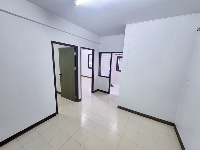 เปิดซิง! ไม่เคยพัก 2นอน  MRTสามแยกบางใหญ่ 2,699 B-M 35ตรม. ชั้น 5 อาคาร 16 พระราม5 1 A/C ขาย 379,999 บาทต่อเดือน ให้เช่าคอนโด เอื้ออาทร บางกรวย- วัดพระเงิน2 Newest!Never Living MRT Bangyai For Rent Condo 2Beds 2,699 B-M Bangkrui Watphranguen 35Sqm. 5Fl.Building16 Rama5 1A/C Selling for 379,999 baht per month.ถนนกาญจนาภิเษก  พระราม5 นครอินทร์ชั้น 5 อาคาร 16 ตำบล ปลายบาง อำเภอบางกรวย นนทบุรี 11130VDO 1นาทีhttps://youtube.com/shorts/9q-MVcpCtWQที่ค้าขาย ตลาด ทางเข้าhttps://youtube.com/shorts/KhrY8jdnH9Iต่อรองได้รายละเอียด2 ห้องนอน1 ห้องน้ำ ส