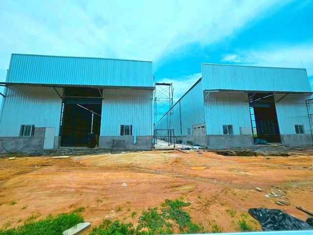 #ให้เช่าโกดังหนองใหญ่ชลบุรี#ให้เช่าโกดัง/#คลังสินค้าชลบุรี✴️ขนาด 1000 ตรม.????ผังเหลือง (สร้างใหม่) ????หนองเสือช้าง อ.หนองใหญ่    ชลบุรี (แล้วเสร็จ อีก 1  เดือน  2 โกดัง )    _________________________????ราคาค่าเช่า   120  บาท/ตรม. ❇️รายละเอียด????โกดังขนาด 1000 ตรม.      (  14.3×70  ) ????โกดังมีจำนวน  7  โกดังจะแล้ว    เสร็จ  2  โกดังภายใน  มิ.ย68????ผังสีเหลือง (สร้างใหม่)????ความสูง 11 ม.ด้านข้างสูง 8 ม.????พื้นรองรับน้ำหนัก 2.5 ตัน/ตรม.???