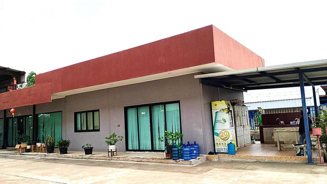 #ขายโรงงานนิคมพัฒนาระยอง#โรงงานขนาดใหญ่พร้อมใช้งาน บนเนื้อที่ 5 ไร่♒พื้นที่สีม่วง ???? ต.พนานิคม อ.นิคมพัฒนา จ.ระยอง✅ รองรับกิจการอุตสาหกรรม พร้อมใบ รง.4????ขายราคา 47.5 ล้านบาท✴️ข้อมูลโรงงาน:????ขนาดที่ดิน: 5 ไร่????พื้นที่ใช้สอยในโรงงาน: มากกว่า 1,700 ตร.ม.????ออฟฟิศแยก: 100 ตร.ม.????ห้องน้ำ:-ภายในโรงงาน: 3 ห้อง-ภายในออฟฟิศ: 1 ห้อง✴️ สิ่งอำนวยความสะดวก:✅ ใบอนุญาต รง.4 พร้อมดำเนินงานทันที✅ 