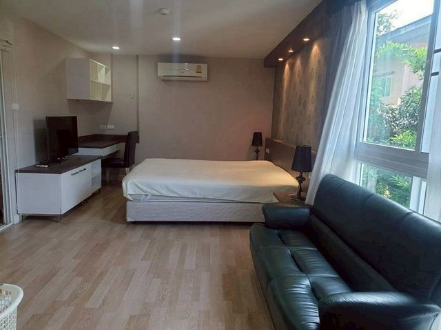 คุ้มค่าน่าซื้อ #ราคาต่ำกว่าตลาด ขาย 1.9 ล.เท่านั้น 45.5 ตรม. #ชญยล คอนโด #ห้องมุม เงียบสงบ บรรยากาศเหมือนอยู่บ้าน #เฟอร์นิเจอร์ครบ #หิ้วกระเป๋าเข้าอยู่ได้ทันทีรายละเอียดห้องชั้น 2ขนาด 45.50 ตร.ม.1 ห้องนอน1 ห้องนั่งเล่น + ครัว (แยกเป็นสัดส่วน)1 ห้องน้ำห้องมุม โปร่ง เป็นส่วนตัวมั่นใจได้ หลังแผ่นดินไหว โครงสร้างแข็งแรง ห้องสภาพสมบูรณ์คอนโด ชญยล ตรวจสอบแล้ว ภายในห้องไม่มีรอ