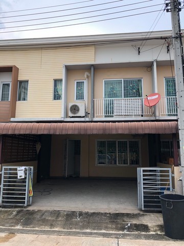 ให้เช่าทาวน์โฮม 2ชั้น โครงการ The Connect2 เมืองทองธานีเฟอร์ครบ ไม่แพง ในเมืองทอง ใกล้ทางด่วน ใหม่เอี่ยม สะอาด สาธารณูปโภคครบ พร้อมเข้าอยู่เนื้อที่ 21 ตร.ว3 ห้องนอน2 ห้องน้ำ1 ห้องนั่งเล่นเเอร์ 3 ตัวเครื่องทํานํ้าอุ่นปั้มน้ำเตียง ตู้เสื้อผ้า โซฟา โต็ะเครื่องเป้ง ครัว มุ้งลวด เหล็กดัด ผ้าม่าน หลังคาโรงจอดรถ จอดรถได้2คันราคาเช่า : 15,000 บาท/เดือนมัดจำ3 ล่วงหน้า1 ค่าส่วนกลาง 6,5