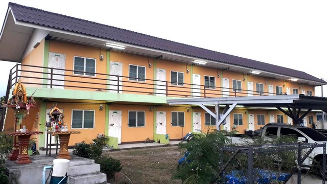 ขายด่วน หอพัก 2ชั้น 18ห้อง 7.9ล้านบาท ทำเลดีใกล้นิคม ทำต่อได้ ต.มะขามคู่ อ.นิคมพัฒนา ระยองขายด่วน หอพัก คสล. 2ชั้น 18ห้อง 7.9 ล้านบาทมีคนเช่าครบ ทำกิจการต่อได้เลย ต.มะขามคู่ อ.นิคมพัฒนา ระยองขายหอพัก ชั้นละ 9 ห้อง รวม 18 ห้อง สร้างมาประมาณ 7 ปีราคาลดพิเศษ 7.9 ล้านบาท (7,900,000 บาท) โอนคนละครึ่ง ต่อรองได้พื้นที่ทั้งหมด 200 ตารางวาพื้นที่ใช้สอย 441 ตร.มสาธารณูปโภค ครบครัน พร้อมเปิดให้บร