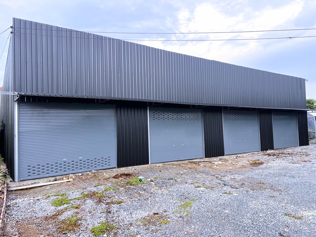 ถ.สารีบุตร-ฉลองกรุง ให้เช่าโกดังใหม่ 300 ตร.ม.75 ตร.วา.รถเข้าได้ทุกชนิด 49,999 B-M.ศูนย์กระจายสินค้า TAYWIN 1.1 กม. ติดถนนใหญ่  แยกสารีบุตร-ทับยาว เหมาะกับคลังสินค้า เดินทางสะดวก เลียบคลองมอญ สโมสรกีฬาเอชแอนด์เอ 1.0 ม.ฉลองกรุง1-10   Saribut Chalong Krung Road Sariputra ChalongKrung1-10 H&A Sports Club 1m. New warehouse for rent 300 sq.m. 75 sq.wa. TAYWIN Distribution Center 1.1 km. on the main road Saribut Thap Yao intersection Suitable for warehousing easy access for all types of vehicles 49,999 B-M. Along Khlong Mon   เลียบคลองมอญ ถ. สารีบุตร-ฉลองกรุง  แขวงทับยาว �