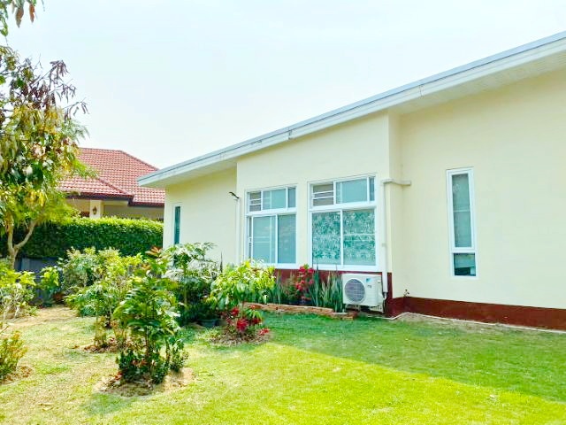 สวนพฤกษศาสตร์ทวีชล 1.9กม.ให้เช่าบ้านเดี่ยวสไตล์โมเดิร์นชั้นเดียว ร่มรื่น เป็นธรรมชาติ 66 ตร.วา. 264 ตร.ม. 3 นอน 3 น้ำ รร.นานาชาติเชียงใหม่ CIS 5.0 กม. พร้อมเฟอร์ฯ 24,998 B-M.ทำเลสงบ เป็นส่วนตัวใกล้เมือง  ตลาดดอยสะเก็ด 3.0 กม. เดินทางสะดวก ถ.เชียงใหม่-ดอยสะเก็ด ปตท. ดอยสะเก็ด 2.8 กม.Taweechol Botanical Garden 1.9 km. Single-story modern house for rent 66 sq.wa. 264 sq.m. surrounded by nature 3 bed 3 bath Near Chiang Mai International School CIS 5.0 km Fully furnished 24,998B-M. Quiet and private location close to the city and Doi Saket market 3.0 km. Convenient access via Ch