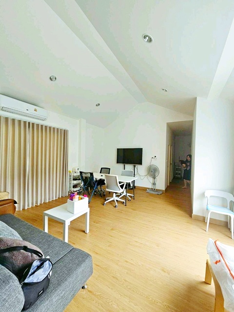 ให้เช่าบ้านเดี่ยวมินิมอล 1 ชั้น 54 ตร.วา. 220 ตร.ม. แก่งคอย สระบุรี เขาพระพุทธ​บาทน้อย 1.1 กม.แก่งคอย มีสวนกลางบ้าน ร่มรื่น พร้อมเฟอร์ฯ 14,999 B-M. 3 นอน 3 น้ำ หล่งท่องเที่ยว ทุ่งสิริสมัย​  วัดพระพุทธบาทน้อย เดินทางสะดวกสบาย รถไม่เยอะ ถ.มิตรภาพ พิพิธภัณฑ์หอมนสิการ 1.0 กม. รร.สองคอนวิทยาคม 6 กม. KaengKhoi Saraburi KhaoPhra Phutthabat Noi 1.1km. Minimalist single-story house for rent 54 sq.wa. 220 sq.m. Kaeng Khoi. Features a shady central garden and comes fully furnished. 14,999 B-M.  3 bed 3 bath Near Songkhon Wittayakom School 6 km. Prim