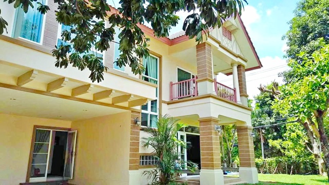 ทำเลทอง ติดถนนใหญ่ ติดสวนหย่อม 48,999 B-M.พร้อมเรือนรับรอง หัวมุม 5นอน ให้เช่าบ้านเดี่ยว 2 ชั้น 4 น้ำ 121 ตร.วา.โรบินสัน ราชพฤกษ์ 2.4 กม. 310 ตร.ม. พร้อมเฟอร์ฯ รพ.ปากเกร็ด 2 2.6 กม.รร.นานาชาติสิงคโปร์นนทบุรี 3.0 กม. เหมาะกับพักอาศัย ถ. ชัยพฤกษ์ For rent 2-story detached house 121 sq.wa. on corner lot 5bed Robinson Ratchaphruek 2.4 km. 4 bath  310 sq.m. fully furnished. Pakkret 2 Hospital 2.6 km. Prime location next to main road and park. 48,999 B-M. Singapore International School Nonthaburi 3.0 km. Suitable for residential use. Chaiyaphruek Road.ทางด่วนแจ้งวัฒนะ มอเตอร์เวย์กาญจ