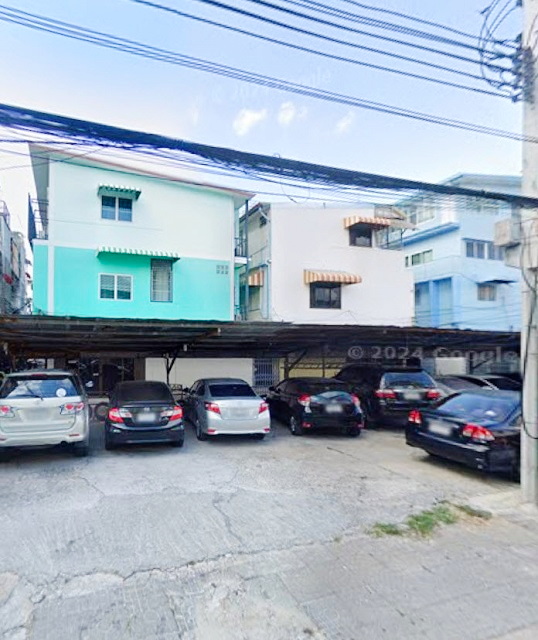 5นอน AIRBNBได้ MRTสามยอด 399 ม. ให้เช่าตึกแถว 5 ชั้น แต่งสวย น่าอยู่ 12 ตร.วา. 240 ตร.ม. ม.ศิลปากร วังท่าพระ 1.2 กม. ทำเลทอง ย่านธุรกิจ ท่องเที่ยว ไชน่าทาวน์ เยาวราช 1.9 กม. 3 น้ำ 24,998 B-M. ค้าขาย ห้างทองคนพลุกพล่า เดินทางง่าย ถ.เจริญกรุง5bed ABLE to AIRBNB  MRT SamYot 399m. 5-story shophouse for rent beautifully decorated 12 sq.wa. 240 sq.m. 24,998 B-M. Located 1.2 km. from Silpakorn University Wang Tha Phra campus. Prime location in a business and tourist area 1.9 km. from Chinatown Yaowarat.  3 bath Suitable for retail gold shop etc.High foot traffic easy access Charoen Krung Road.ถ.เจริญกรุง บำรุงเมืองแขวงวั�