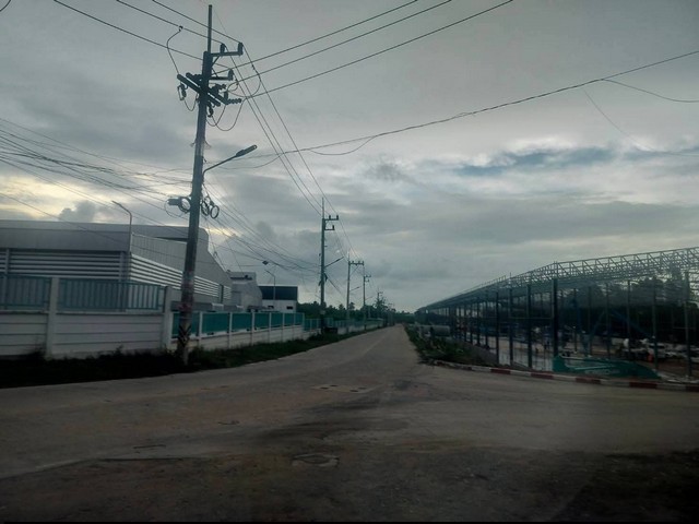 #ขายที่ดินบางละมุงชลบุรี#ขายที่ดินสวยราคาถูกบนเนื้อที่  4 ไร่ 3 งาน61ตรมพื้นที่สีเหลือง#ราคาเพียง 2.5  ล้านบาท/ไร่ที่ดินสวยอยู่ในแหล่อุตสาหกรรมหลายโรงงานโกดัง คลังสินค้า เดินทางสะดวกมีไฟ 3 เฟสถนนกว้างประมาณ  8  เมตรเหมาะสำหรับสร้าง โรงงาน  โกดังคลังสินค้า หรือพัฒนาด้านอื่นๆห่างท่าเรือแหลมฉบัง  20  กม.ห่างเมืองพัทยา   23  กม.-----------------#สนใจติดต่อ/นัดชม  098 - 2361563 / เอส ครับ -------------