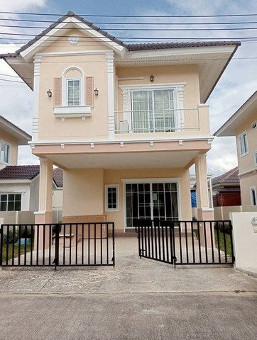 ให้เช่า 25,000 บาท/เดือน #ดีญ่าวัลเล่ #หางดง บ้านเดี่ยว 2 ชั้น ทำเลพรีเมียม สะดวกที่สุด และน่าอยู่ที่สุด พื้นที่ส่วนตัว เป็นสัดส่วน #ไม่รับสัตว์เลี้ยง รายละเอียดบ้านบ้านเดี่ยว 2 ชั้น หลังใหญ่3 ห้องนอน4 ห้องน้ำจอดรถได้ 2 คัน เฟอร์นิเจอร์และเครื่องใช้ไฟฟ้าครบเฟอร์นิเจอร์ครบทั้งหลังทีวีตู้เย็นเครื่องซักผ้าไมโครเวฟแอร์ 4 เครื่องเครื่องทำน้ำอุ่น 3 เครื่อง สิ่งอำนวย�