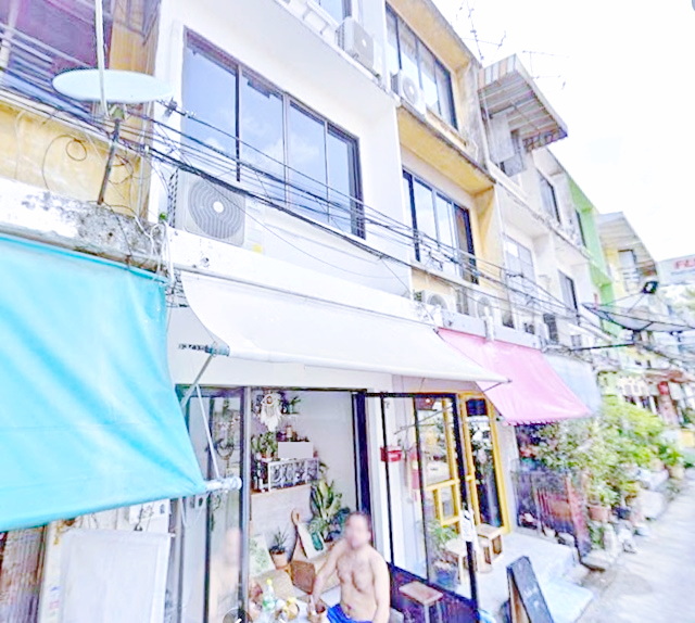 ข้าวสาร 550ม. MRTสามยอด 1.57กม. ให้เช่าตึกแถวโฮสเทล 3 ชั้น 24 ตร.วา. 290 ตร.ม. ตกแต่งพร้อมเฟอร์ฯครบ 4 นอน 5 น้ำ นานาชาติ @RMUTP 1.6 กม. 41,998 B-M. ทำเลทอง แหล่งธุรกิจ ท่องเที่ยว อนุสาวรีย์ประชาธิปไตย เดินทางสะดวก MRTวัดมังกร 2.8 กม.KhaoSan Rd. 550m. MRT SamYot 1.57km.  3-story shophouse for rent 24 sq.wa. 290 sq.m. fully furnished 4bed 5 bath MRT WatMangkon 2.8km. international student accommodation @RMUTP 1.6 km. 41,998 B-M. Prime location business and tourist area  Convenient transportation to Democracy Monumentสะพานผ่านฟ้าลีลาศถ.พระราม 8 ประชาธิปไตย สามเสนแขวงบ้านพานถม เข