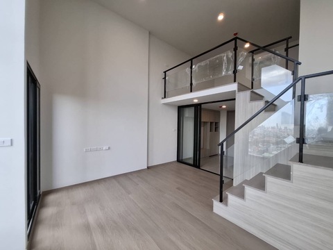 Sub1457ขายดาวน์ เท่าทุนด่วน Origin Play บางขุนนนท์ – รถไฟฟ้า 3 สาย  คอนโด Duo 2 ชั้น ชั้นสูง โปร่ง วิวสวย เป็นส่วนตัว Origin Play บางขุนนนท์ – รถไฟฟ้า 3 สาย • ขายดาวน์เท่าทุน เจ้าของขายเอง โอนกับโครงการได้เดือนมีนาคม • ราคาพิเศษรอบ Pre-sale พร้อมส่วนลด 150,000 รายละเอียดห้อง• ขนาด 28.65 ตร.ม. + ชั้นลอย • ห้องเลขที่ 2809 เลขหงส์มงคล • ชั้น 28 (ไม่อนุญาตเลี้ยงสัตว์)• ตำแหน่งใกล้สวนส่วนกลางของชั้นสูง เป็นส่ว�