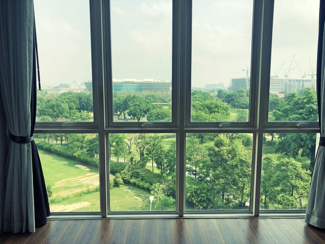 ขายขาดทุน!คอนโดหรูวิวสนามกอล์ฟ ใหญ่มาก175ตรม.2นอน2ห้องโถง3น้ำ ห้องแม่บ้าน ลิฟต์ส่วนตัวNorth Park Placeหลักสี่ 086-301-6161คอนโด นอร์ทพาร์คเพลส Condo North Park Place วิภาวดี-รังสิต ซอย ท่าทราย 1 ทุ่งสองห้อง หลักสี่ กทม 10210 *ห้องอยู่ชั้น9  มีพื้นที่ใช้สอยเยอะมาก 175.36 ตรม. ห้องสูง2.5ม.(มีห้องเดียวที่ประกาศขายแบบไซส์ใหญ่ 2ห้องนอน ในโครงการนี้ค่ะ) ***ขายขาดทุน***ราคาเพียง 14.5ล้านบาท (เฉลี่ยตรม.ละ 8หมื่นนิดๆท่�